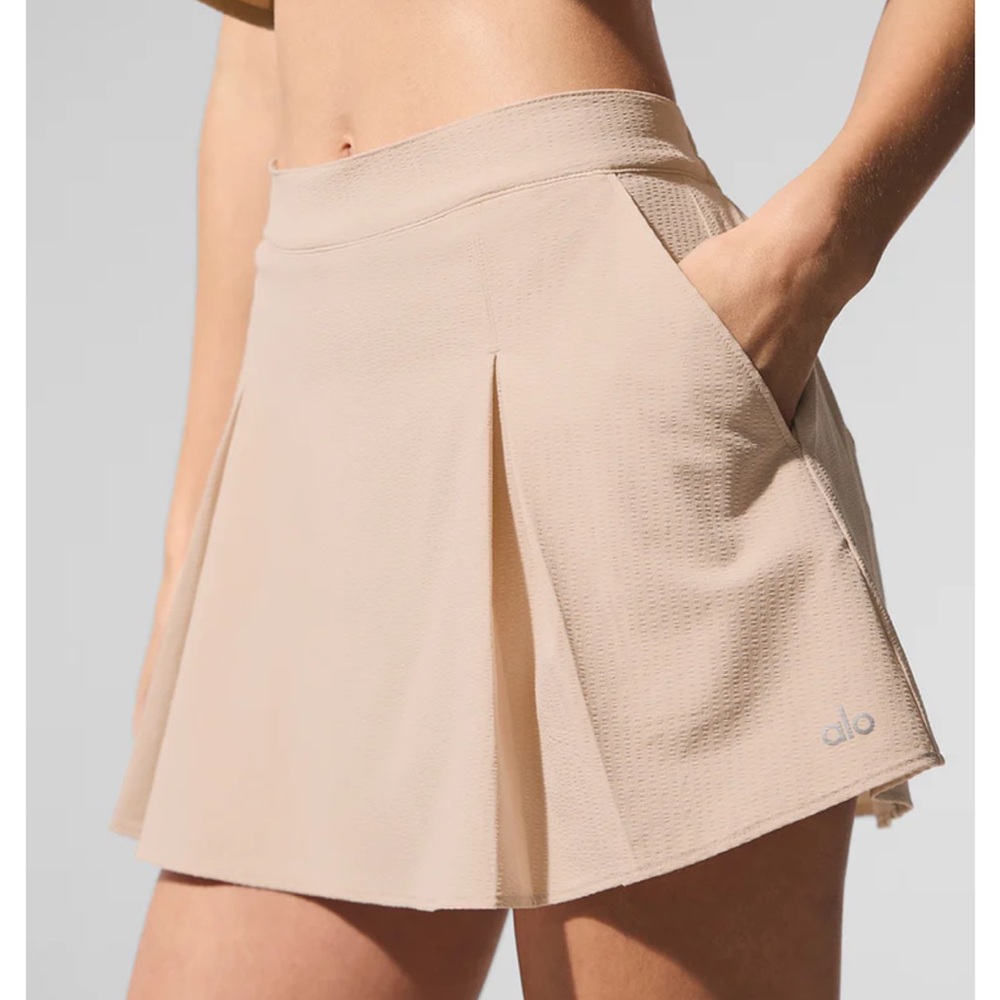 ALO Yoga Beige Pleated Athletic Skort